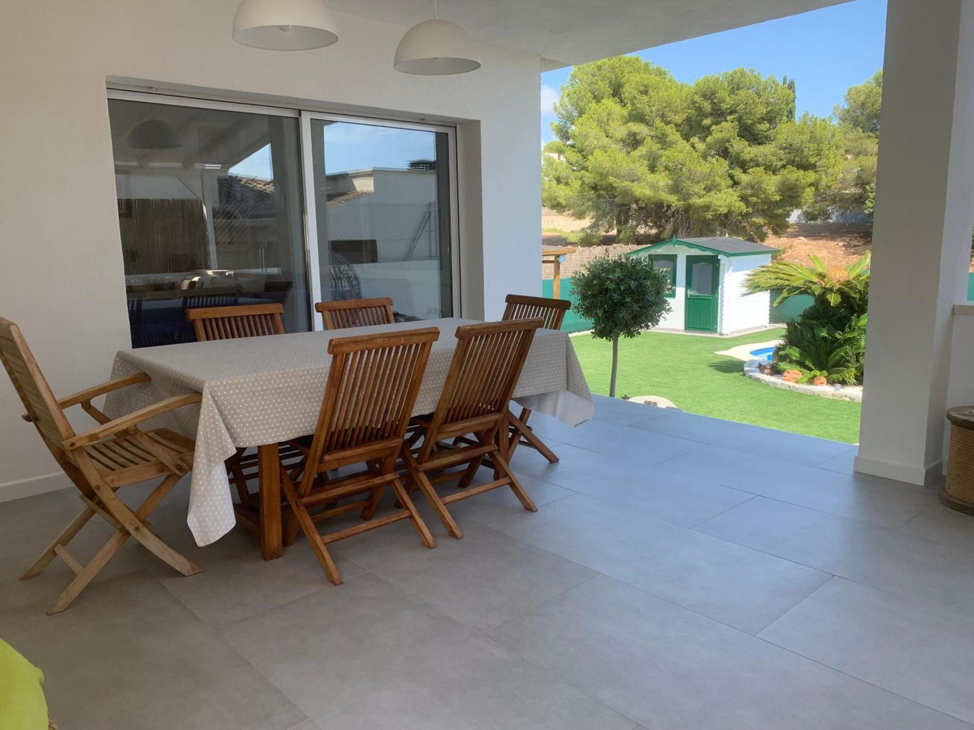 Casa de vacances Big House With Swimming Pool